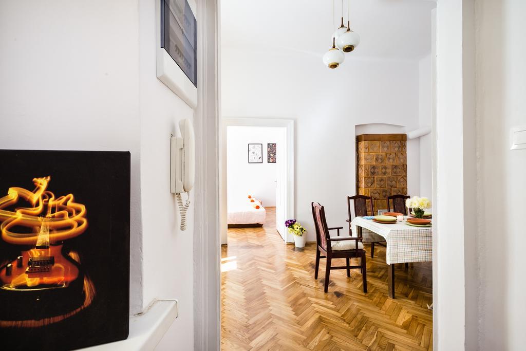 Live Like Locals: Market Square X Jewish District Cracovia Esterno foto