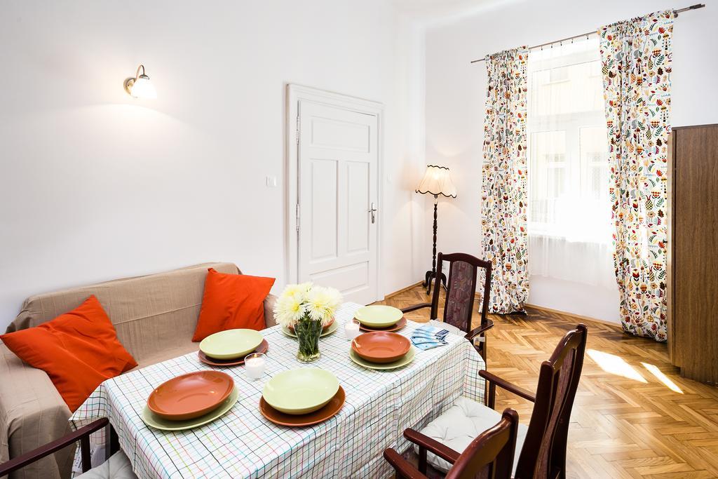 Live Like Locals: Market Square X Jewish District Cracovia Esterno foto